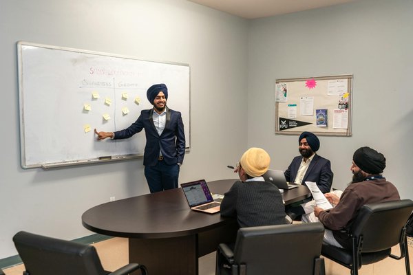 Strengthening client relationships: harnessing the power of facebook groups for financial advisors in the uk